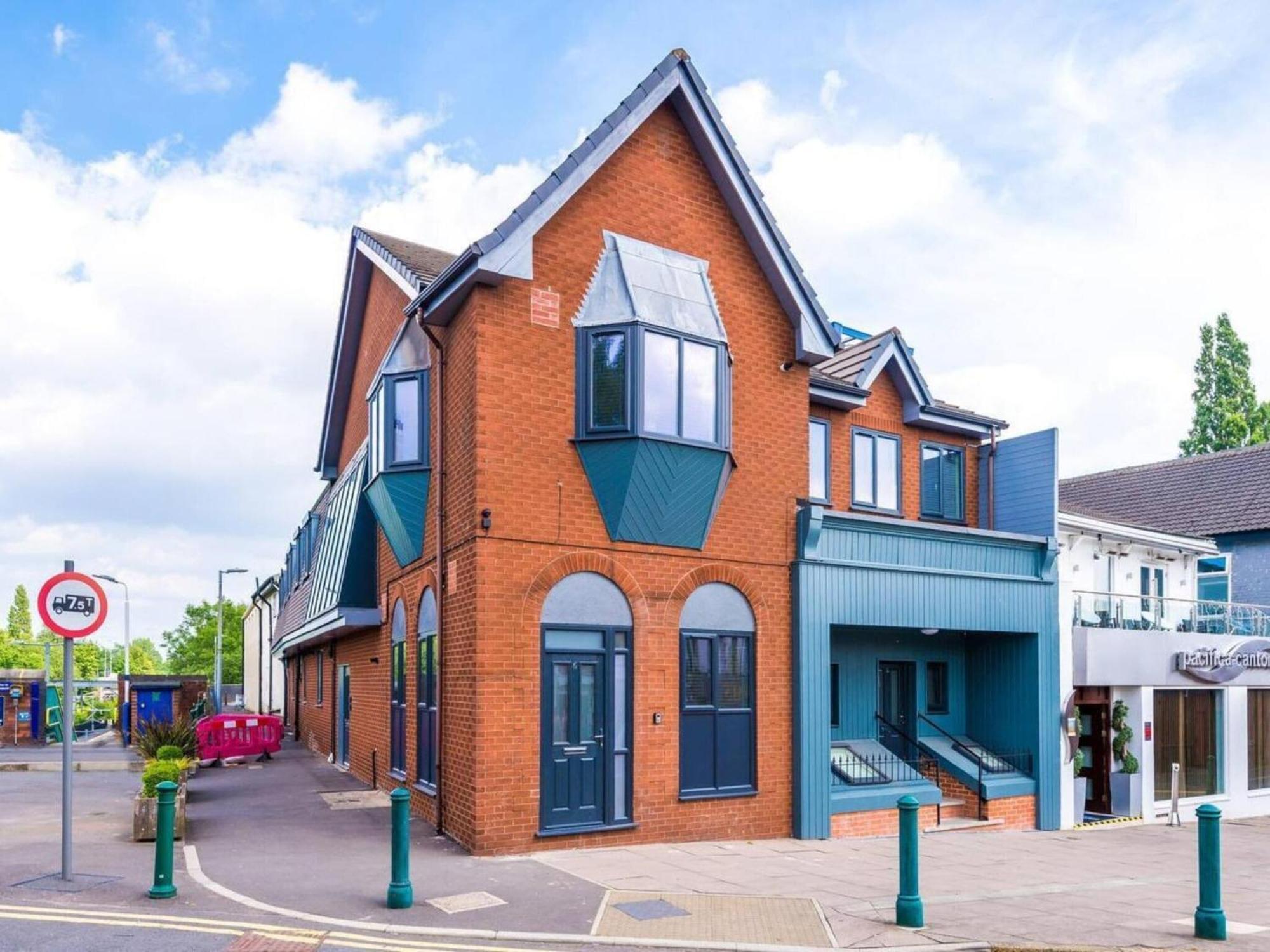 Apartment The Ecclesian Deluxe Near Trafford Centre Eccles Train Station